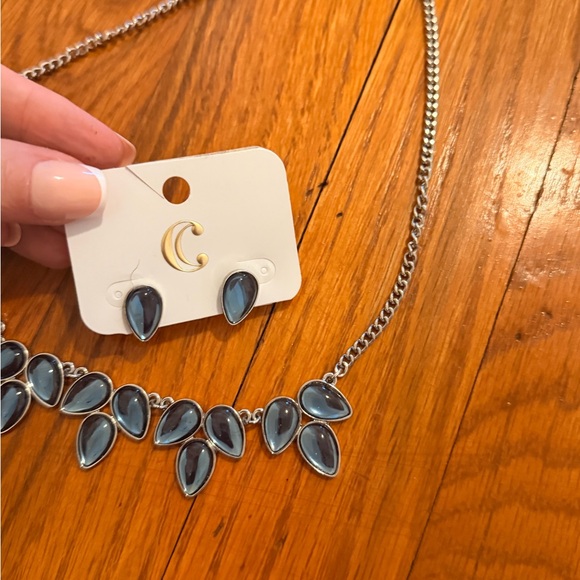 Elegant Silver and Blue Teardrop Necklace - Picture 5 of 5